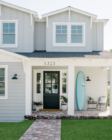 Redondo Beach — Lygia Harkins Interiors Coastal Exterior Paint Colors For House, Beach House Exterior Colors, Coastal House Exterior, Exterior Beach House, Modern Beach Cottage, Coastal Home Exterior, Beach House Colors, Coastal Exterior, Small Beach Houses