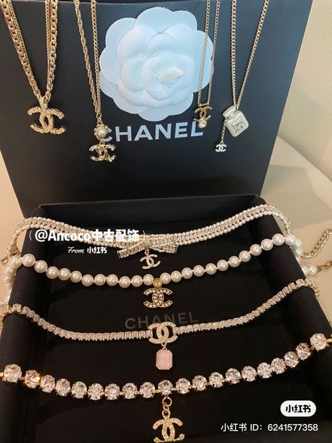 Affordable Luxury Jewelry, Luxury Brand Accessories, Chanel Outfits Women, Cute Link, Rich Jewelry, Luxury Jewelry Collection, Luxury Accessories Woman, Expensive Stuff, Jewelry Chanel