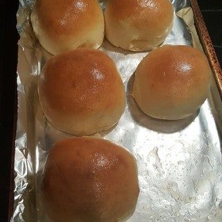 "Texas Roadhouse" Easy Sweet Yeast Roll Recipe to Mix in a Bread Machine (with Pictures) Sweet Yeast Rolls Recipe, Rolls Bread Machine, Yeast Roll Recipe, Bread Machine Rolls, Yeast Roll, Yeast Rolls Recipe, Rolls Bread, Sweet Dinner Rolls, Sweet Roll Recipe