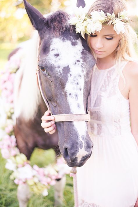 horse close Equine Wedding, Unicorn Photography, Horse Shoot, Pictures With Horses, Country Photography, Cowgirl Wedding, Cow Boys, Horse Wedding, Bridal Pictures