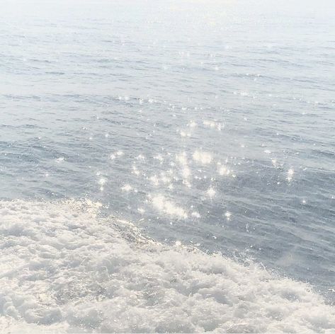 Water Bending, Cute Beach Pictures, Waves Icon, Blue Aesthetic Pastel, Aesthetic Images, Sky Aesthetic, Scenery Wallpaper, Blue Aesthetic, Pastel Blue