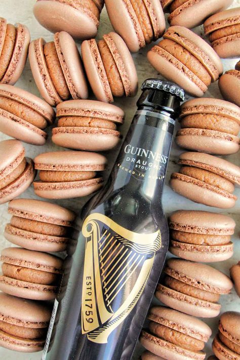 Guinness Macarons Macaron Ideas, Macaron Recipes, French Meringue, Chocolate Macarons, Macaron Filling, Guinness Draught, Chocolate Macaron, French Macaroons, Macaroon Recipes