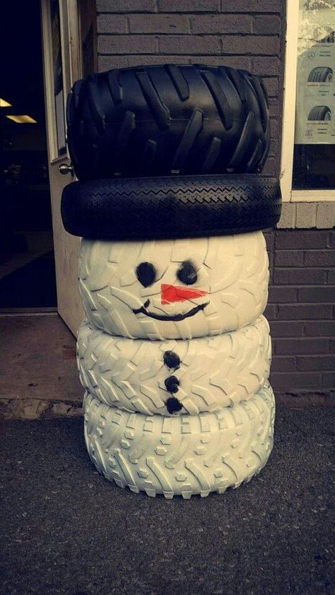 Would You DIY Used Tires? {hot or not} – Tip Junkie Tire Craft, Tire Art, Outside Christmas Decorations, Tyres Recycle, Christmas Yard Decorations, Old Tires, Used Tires, Christmas Decorations Diy Outdoor, Christmas Yard