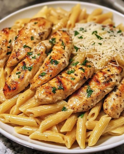 Creamy Parmesan Chicken With Penne, Creamy Parmesan Chicken, Creamy Parmesan, Parmesan Chicken, Healthy Food Dishes, Food Babe, Food Therapy, Yummy Comfort Food, Penne Pasta