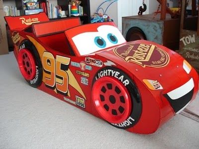 Cardboard Characters, Mcqueen Costume, Cars Halloween Costume, Lightning Mcqueen Costume, Ka Chow, Disney Crafts For Kids, Cardboard Box Car, Cardboard Car, Disney Cars Party