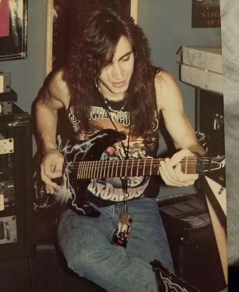 Kelly Nickles, Kelly Nickels, Metalhead Fashion, Metalhead Guy, Rabastan Lestrange, Guitar Aesthetic, Rocker Boy, Rock Boys, Nuno Bettencourt