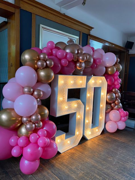 Balloons With Marquee Numbers, Number Marquee Balloons, Balloon Number Display, 40th Photoshoot, Balloon Boutique, Balloon Inspiration, Balloon Glow, Party Planning Business, Balloons Ideas