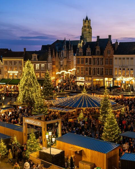 It's the most wonderful tome of the year ☃️🎄💫 📍 Bruges, Christmas Market from Historium Tower #brugesbelgium #bruges #brugge #brügge #bestvacations #bestofbelgium #visitbruges #visitbelgium #map_of_europe #belgium_unite #travelbloggers #travelphotography #reelsbelgium #picturesque #christmas2024 #christmasfair #christmasmarket #christmasmarketbruges #belgië #kerstmis2024 #kerstmis #kerstmismarkt Bruges Christmas Market, Bruges Christmas, Visit Belgium, Bruges Belgium, Europe Map, Christmas Market, Best Vacations, Travel Blogger, Belgium