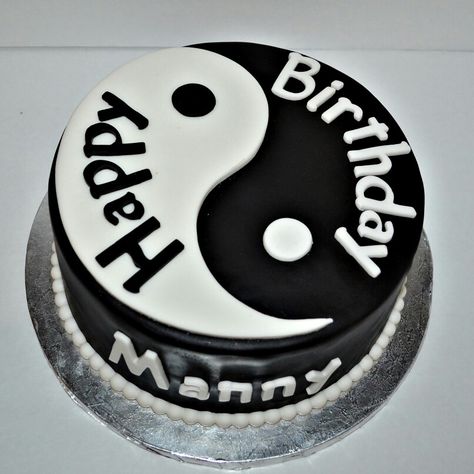 Yin yang birthday cake Ying Yang Cake Ideas, Yin Yang Cake Ideas, Ying Yang Cake, Yin Yang Cake, Wonyoung Birthday, Simple Fondant Cake, Tony Country, Pirate Ship Cakes, Button Cake