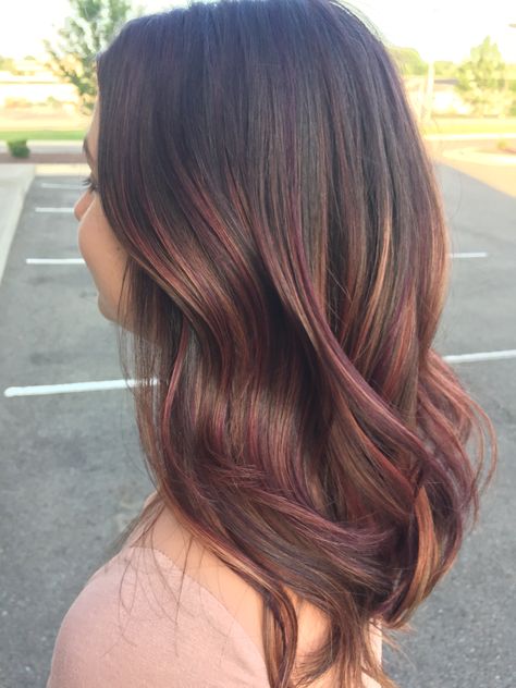 Brunette With Plum Highlights, Red Pink Hair Color Ideas, Maroon Highlights On Light Brown Hair, Brown Hair With Other Colors, Highlight Colours For Hair, Subtle Pink Highlights In Brown Hair, Light Hair Colour Ideas, Pink On Brunette Hair, Hair Color Ideas For Brunettes No Bleach