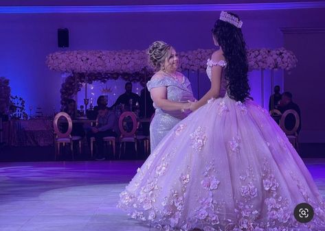 Quinceanera Aesthetic, Quinceanera Surprise Dance, Quince Picture Ideas, Quinceanera Dances, Quince Photoshoot Ideas, Purple Quinceanera Dresses, Quince Pictures, Quinceanera Pictures, Quinceanera Themes Dresses