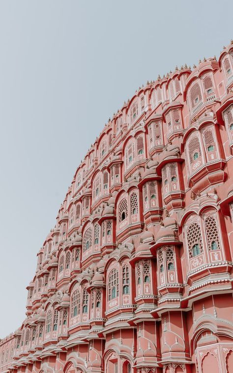 Jaipur India seems like it has the best architecture! Design at its finest with a pink aesthetic. Delhi Travel, Couple Travel, India Photography, Visit India, Photography Beach, Destination Voyage, Photos Hd, Varanasi, Jaipur India