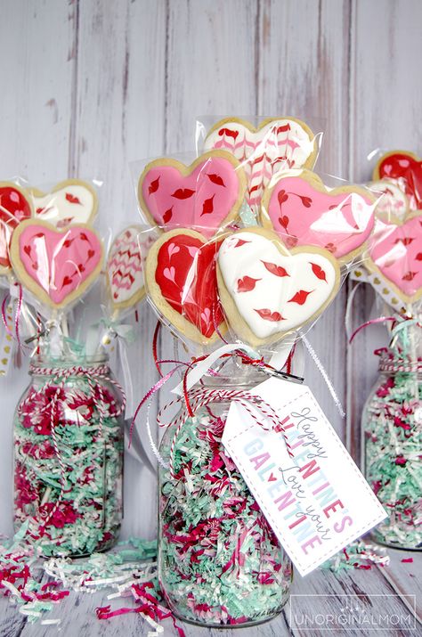 Free Valentine's Day Treat Printables - unOriginal Mom Bouquet Cookies, Booze Bouquet, Valentine Inspiration, Gift Card Bouquet, Cookie Kits, Cookie Bouquets, Valentine Cookies Decorated, Valentine Day Week, Valentine Sugar Cookies