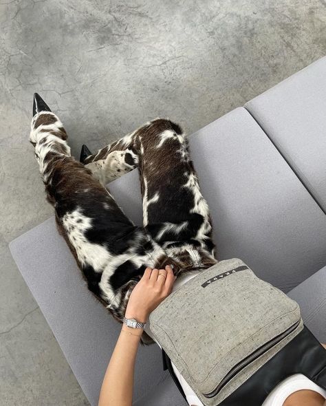 It Girl Lifestyle, Girl Lifestyle Aesthetic, Boy Snaps Pic, Rich Luxury, Cowhide Print, Girl Lifestyle, Super Rich Kids, Lifestyle Aesthetic, Aesthetic Moodboard