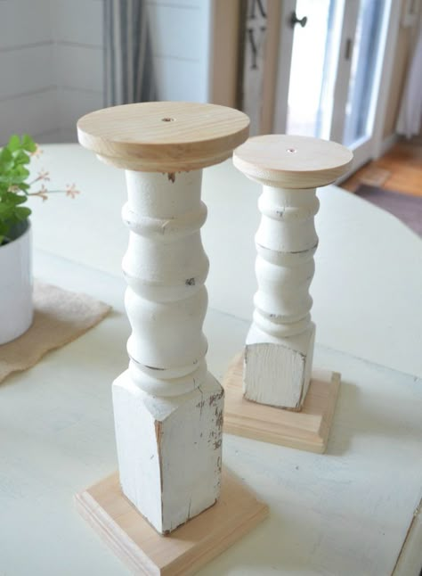 Farmhouse Candlesticks, Spindle Crafts, Wooden Candlesticks, Flat Decor, Diy Candle Holders, Diy Candle, Diy Holz, Candle Sticks, Diy Farmhouse Decor