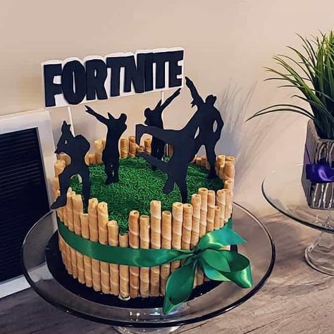 Fort Nite Cake Ideas, 8th Birthday Cakes For Boys, Simple Fortnite Cake, Fortnight Cake, Boys Bday Cakes, Fort Nite, Golf Birthday Cakes, Fortnite Cake, Birthday Party Drinks