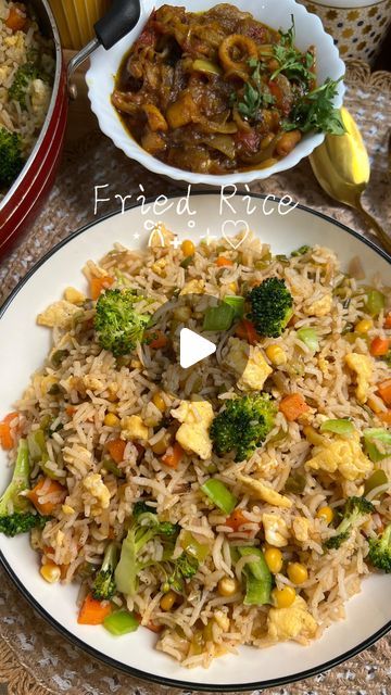 Malabar Menu on Instagram: "Restaurant Style Fried Rice 🤌🤍  Basmati rice 2 cup Egg 3 Onion 1/2 Crushed garlic 2 tbsp Green chilly 2  Carrot 1/2 cup Capsicum 1/2 cup Beans 1/2 cup Corn 1/4 cup Broccoli  Soy sauce 2 tbsp Tomato sauce 1 tbsp Hot sauce 1 tsp Pepper powder 2 tsp Vinegar 1 tsp Salt  That’s all you need; Enjoy ❤️  #friedrice #streetstyle #dinnerideas #restaurentstyle #dinnerrecipes #explore #cookingvideo #dinner #tiffinbox #friedricelover #lunchbox #egg #reelsinstagram #instafood #malayalamsong #streetfood #reelkarofeelkaro  fried rice, egg fried rice, dinner recipe, lunchbox, onepot rice, street style, chicken fried rice, mixed fried rice, veg rice, street food, street style fried rice, vegetable fried rice, easy recipes , dinner" Rice Easy Recipes, Rice Street Food, Restaurant Style Fried Rice, Fried Rice Dinner, Fried Rice Egg, Veg Fried Rice Recipe, Bhatura Recipe, Veg Fried Rice, Easy Recipes Dinner