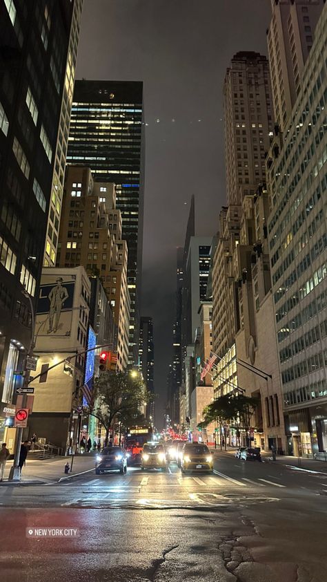 New York Rain, New York Wallpaper, Toronto City, Paris Place, Tall Buildings, Nyc Aesthetic, Nyc Life, New York Aesthetic, New York Life