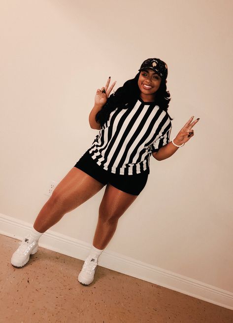 referee halloween costume! insta @cleostacksz Cute Referee Outfit, Referee Outfit Woman, Halloween Black Women Costume Ideas, Referee Costume Womens Diy, Black Shorts Halloween Costume, Halloween Costumes Thick Women, Referee Halloween Costumes Women, Halloween Costumes Referee, Womens Referee Costume