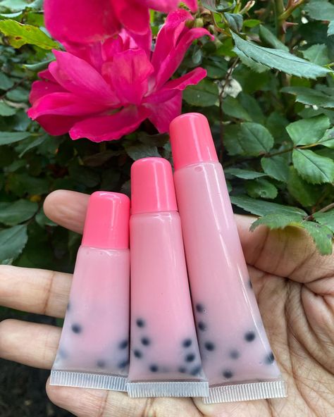 Strawberry Boba 🍓🍓🍓 Be unique with these strawberry boba glosses! Lightly pigmented and soft on the lips. Affordable and smells great. Vegan and cruelty free! 🐰🌱 Follow us and like for more ☺️ #lipgloss #lipglosspoppin #lipglossaddict #lipglossjunkie #lipglosses #lipglossobsession #lipglossplug #lipglosslovers #lipglossbusinessowner #bobalove #bobalife #bobalover #bobamilktea #explore #foryou❤ #lipglossmurah #philly #smallbusiness #smallbizlife #shopsmallbusinesses #blackownedbeauty Strawberry Boba, Be Unique, Milk Tea, Lip Gloss, Cruelty Free, Follow Us, Lips, Quick Saves