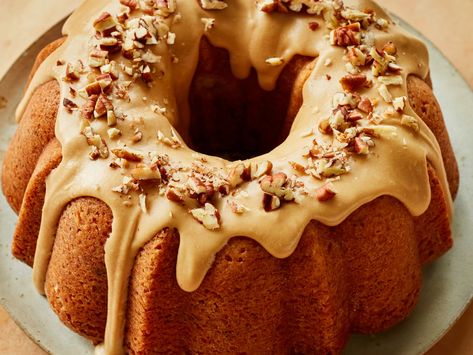 Sweet Potato Pound Cake, Caramel Apple Cake, Warm Cake, Maple Glaze, Kraft Recipes, Fall Spices, Mashed Sweet Potatoes, Apple Cake, Caramel Apple