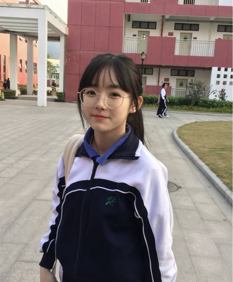 School Girly Outfit, China Girl Outfit, Chinese School Uniform Girl, China School Uniform, Popular Girl Aesthetic High School, Korean High School Student, Chinese School Uniform, School Sports Outfits, Korean Highschool