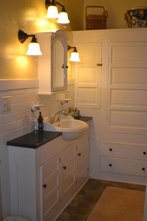 Craftsman Apartment, Narrow Bathroom Vanities, Bungalow Bathroom, Craftsman Bathroom, Bathroom Sink Storage, Narrow Bathroom, Shabby Chic Bathroom, Small Bathroom Storage, Chic Bathrooms