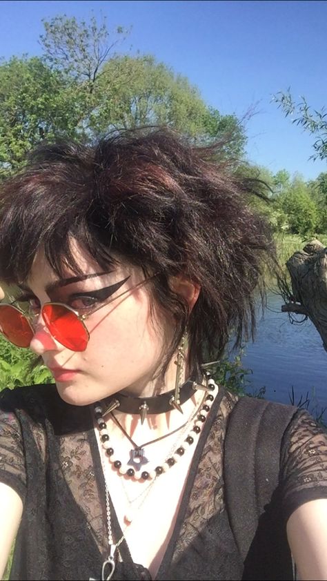 goth tradgoth punk 80s 90s backcomb Punk Haircut, Punk 80s, Goth Hair, Estilo Indie, Punk Hair, Rock Punk, Estilo Punk, Natural Beauty Tips, Hair Reference