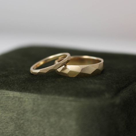 A perfectly hand-carved solid gold band with a modern faceted design. Available in 9ct/18ct yellow gold. Made to order. Add a touch of modern elegance to your style with this minimalist Geometric Faceted Ring. Hand-carved with 9 carat or 18 carat gold. This ring is available in two widths, making it perfect for stacking or getting a pair as matching couple rings. Its clean lines and geometric design are sure to elevate any outfit. Whether you're looking to add a touch of sophistication to your e Couple Engagement Rings, Matching Couple Rings, Engagement Rings Couple, Faceted Design, Faceted Ring, Geometric Wedding, Matching Couple, Couple Rings, One Ring