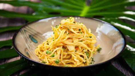 We were lucky to have Mike Gangloff Of Show Aloha Challenge in Cooking Hawaiian Style kitchen who shares his Mom's Spaghetti Mac Salad recipe. Moms Spaghetti, Hawaiian Mac Salad, Mac Salad Recipe, Pops Restaurant, Spaghetti Salad, Mac Salad, Hawaii Food, Hawaiian Food, Spaghetti Recipes