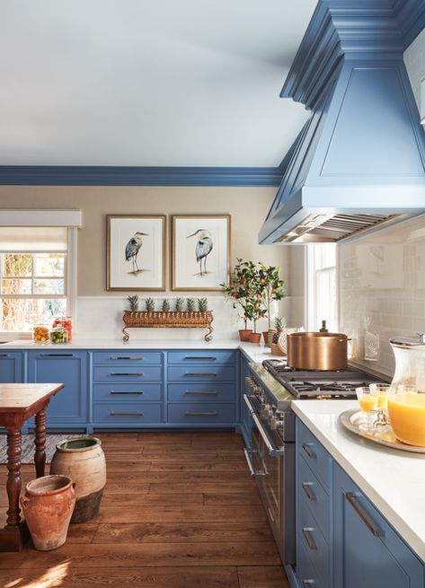 11 Best Warm Paint Colors 2020 - Cozy Earth Tone Color Schemes Earth Tone Kitchen, Earth Tones Kitchen, Kips Bay Showhouse, Warm Paint Colors, Kitchen Guide, Beach Kitchens, Design Your Kitchen, Kitchen Paint Colors, Remodel Kitchen