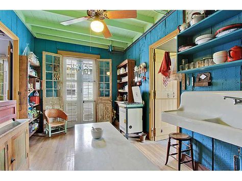 1830s Creole kitchen. 818 Congress. Creole Kitchen, Louisiana Decor, Craftsman Kitchens, Creole Cottage, Louisiana Homes, Style Pantry, New Orleans Homes, Solange Knowles, Best Furniture