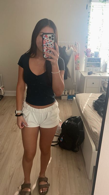 Outfits With White Shorts Summer, College Baddie, Stockholm Outfits, Hollister Clothes, White Shorts Outfit, September Outfits, Outfit Inspo Summer, Outfit Inspo Casual, Cute Outfits For School