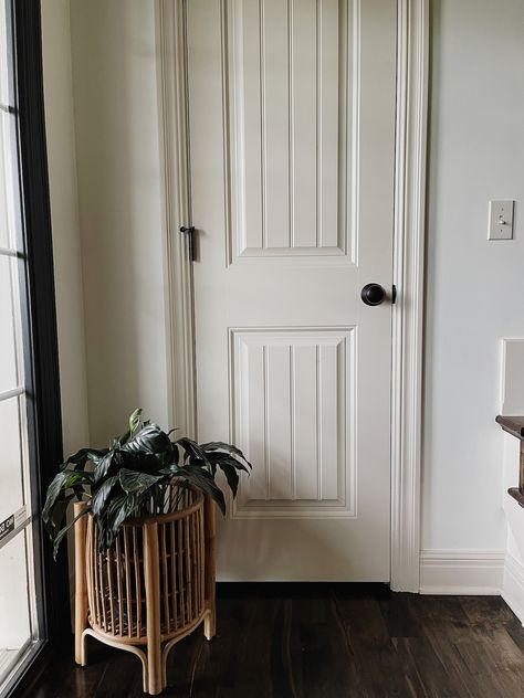 Pairing Creamy Trim with Warm White Walls - Life Love Larson Cream Paint Colors, Dark Trim, Shoji White, Cream Trim, Cream Paint, Cream Walls, White Paint Colors, Wall Trim, Up House