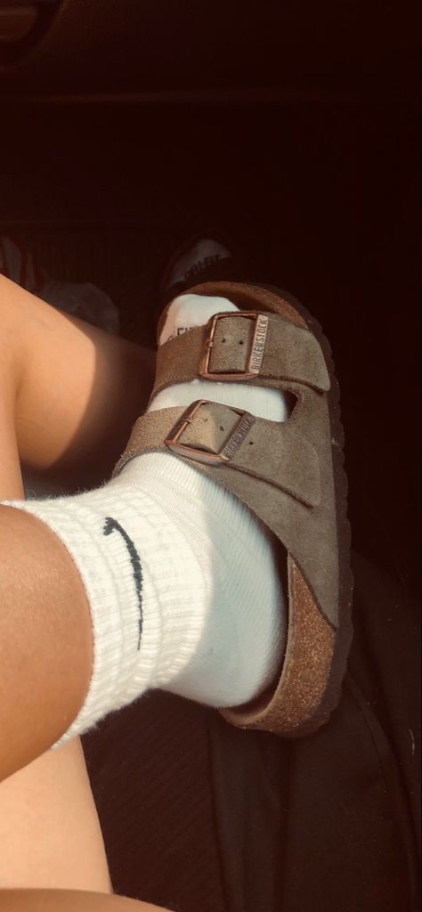 Burkin Stocks, Burken Stocks Shoes Outfit, Arizona Birkenstock Outfit Summer, Burken Stocks Shoes, Birkenstock Arizona Outfit, Boston Soft Footbed, Go Viral On Tiktok, Birkenstock Clogs, Black Birkenstock