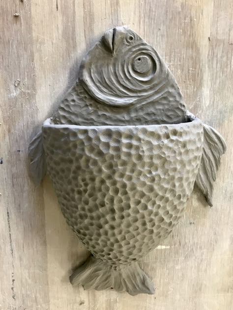 Clay Art Ideas, Planter Clay, Clay Fish, Slab Ceramics, Pottery Animals, Sculpture Art Clay, Pottery Workshop, Pot Ideas, Pottery Handbuilding