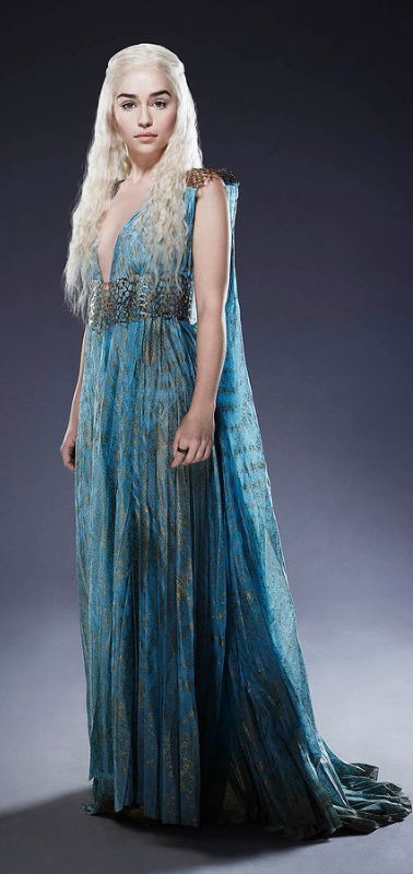 Game Of Thrones Daenerys Targaryen Game Of Thrones Halloween, Daenerys Targaryen Dress, Dating Sims, Got Costumes, Game Of Thrones Costumes, Game Of Throne Daenerys, Gra O Tron, Marine Uniform, Mother Of Dragons