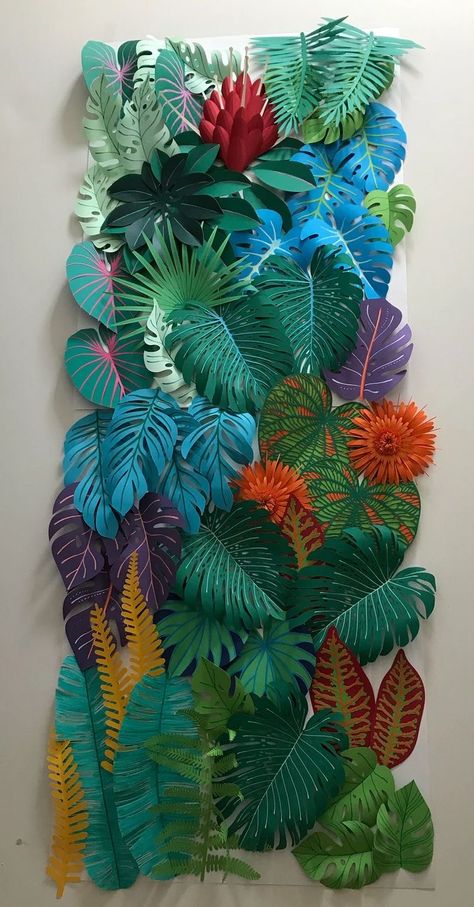 Jungle Decorations, Paper Plants, Paper Leaves, Hawaiian Party, Tropical Party, Deco Floral, Flower Ideas, Tropical Decor, Craft Paper