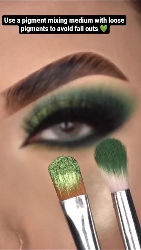 Glam Green Eye Makeup, Colorful Fall Makeup Looks, Halloween Makeup Smokey Eye, Green Eye Shadow Ideas, Green Smoky Eyes Makeup, Make Up Yeux Vert, Make Up Yeux Bleus, Make Up Vert, Eye Make Up For Beginners