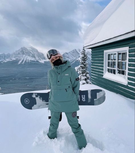 Snowboard Outfits For Women, Dope Snowboard, Ski Outfits For Women, Snowboard Outfit, Dope Snow, Womens Ski Outfits, Ski Outfit For Women, Snow Fits, Snow Style