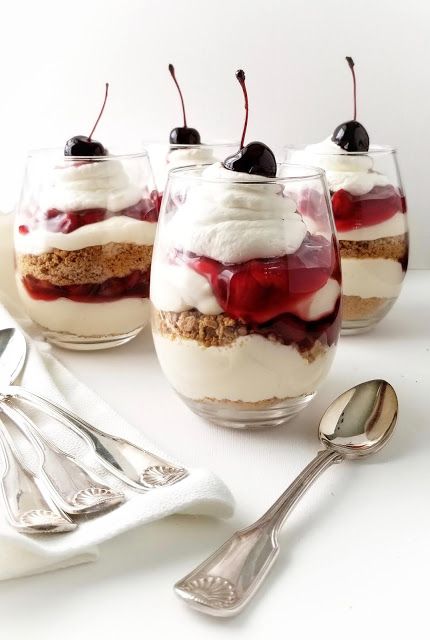 Cherry Jubilee Dessert, Cherries Jubilee Recipe, September Food, Dessert Auction, Easy Baking Ideas, Cherry Parfait, Fresh Cherry Recipes, Cherry Jubilee, Cup Dessert