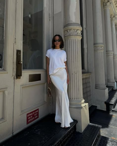 Linh Niller Skvortsova | long skirts and t-shirts 🤍 | Instagram Shabbat Outfit, Long Maxi Skirt Outfits, Silk Maxi Skirt Outfit, Maxi Skirt Summer Outfit, Satin Maxi Skirt Outfit, Casual Feminine Outfits, White Maxi Skirt Outfit, Maxi Skirt Outfit, Maxi Skirts Summer