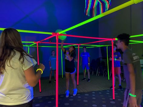 Make your camp glow with nighttime excitement when you plan a Glow-in-the-Dark 9 Square in the Air party. Glow Dance, Neon Sunglasses, Glow In Dark Party, Glow Night, Youth Group Ideas, 11 Birthday, Hoco Inspo, Glow Paint, Youth Pastor