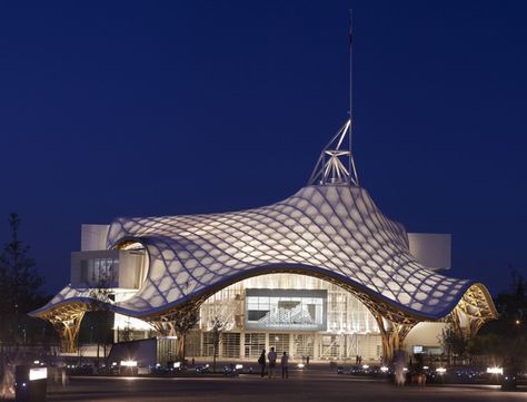 Centre Pompidou-Metz / Shigeru Ban Architects Architecture Cool, Large Building, Aspen Art, Shigeru Ban, Timber Architecture, Pritzker Prize, Parametric Architecture, Japanese Architect, Timber Structure