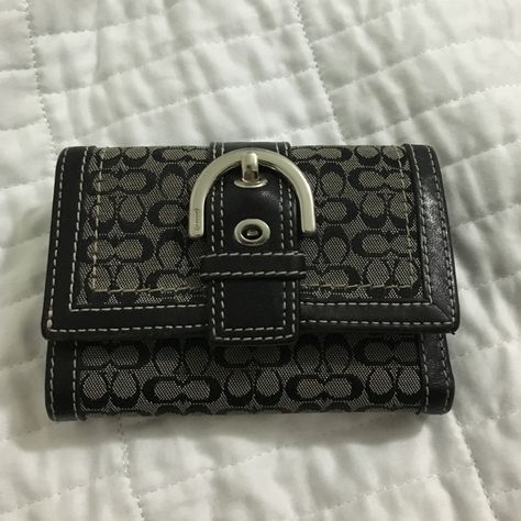 Small Coach Wallet With 6 Compartments For Cards. 2 Compartments For Coins. And A Big Compartment To Hold Other Stuff ($). There Is Also A Compartment On The Back Of The Wallet. No Rips Or Stains. Looks Brand New. Coach Wallet Aesthetic, Wallets Aesthetic, Hat Belts, Wallet Aesthetic, Thrift Wishlist, Purse Aesthetic, Coach Wallets, Dream Bags, Checkbook Wallet