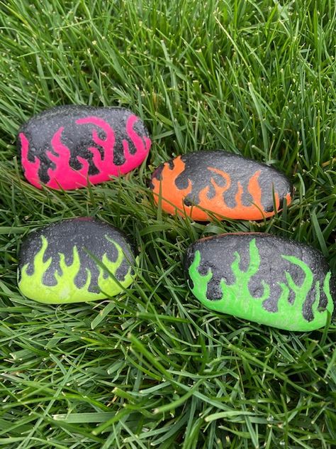 Neon Rock Painting, Rainbow Rocks, Goku Wallpaper, Pin Ideas, Neon Painting, Painted Rocks Diy, Rock Ideas, Rock Painting Designs, Painting Designs