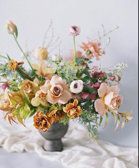 Evening Wedding Decor, Wild Wedding Bouquet, Urn Arrangements, Love Is Real, Colors Inspiration, Spring Wedding Decorations, Event Centerpiece, Flower Vase Arrangements, Floral Arrangements Diy