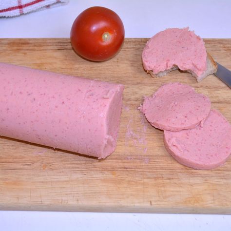 Chicken Salami Recipe, Luncheon Meat Recipe, Homemade Salami, Chicken Salami, Salami Recipe, Deli Meat Recipes, Summer Sausage Recipes, Salami Recipes, Sausage Making Recipes