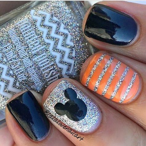 Mickey Halloween nails idea Meme Disney, Disney Halloween Nails, Disney Nail Art, Disney Nail Designs, Mickey Nails, Nail Art Disney, Nails Halloween, Disney Nails, Nail Swag