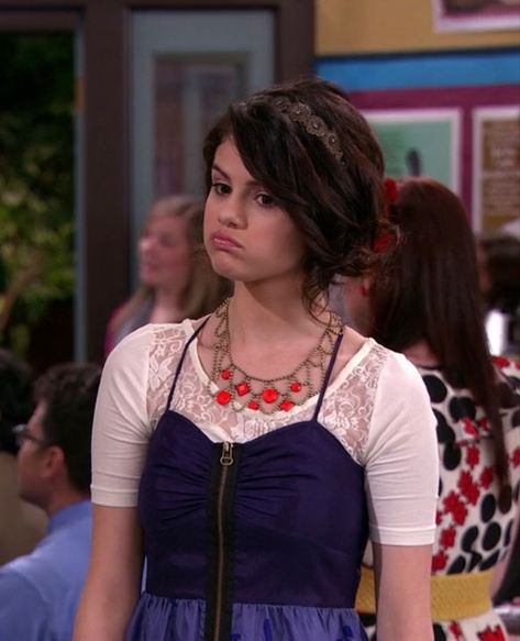 Alex Russo Outfits, Tv Characters Outfits, Princess Protection Program, David Henrie, Selena Gomez Outfits, Alex Russo, Selena Gomez Style, Jeremy Scott, Character Outfits